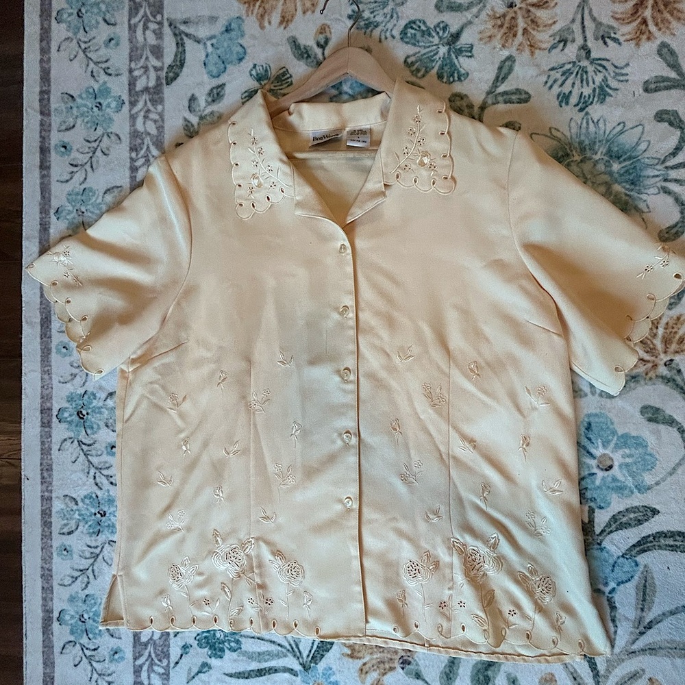 Vintage BonWorth Butter Yellow Embroidered Short Sleeve Button Down Shirt
